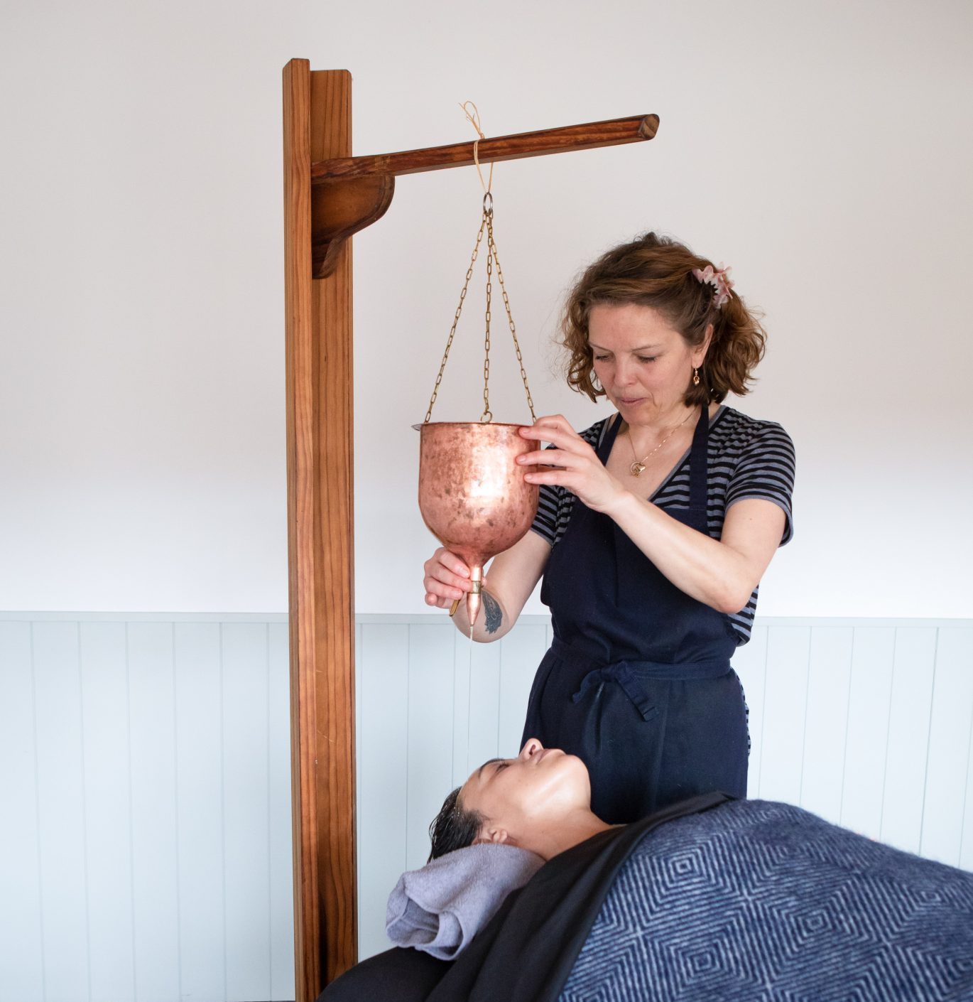 Anu Paavola, Ayurvedic practitioner, giving a shirodhara and Indian head massage at her ayurveda retreat in Dorset UK.